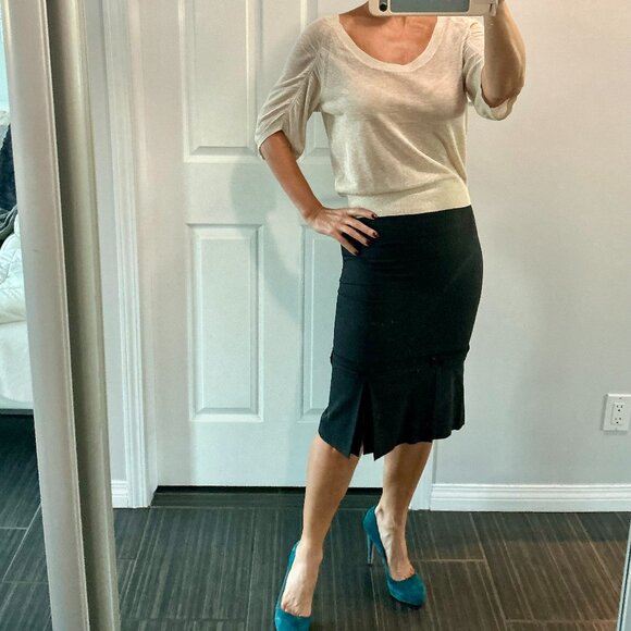 BEBE unique black pencil knee skirt with slits on hem size 2 - Picture 2 of 13